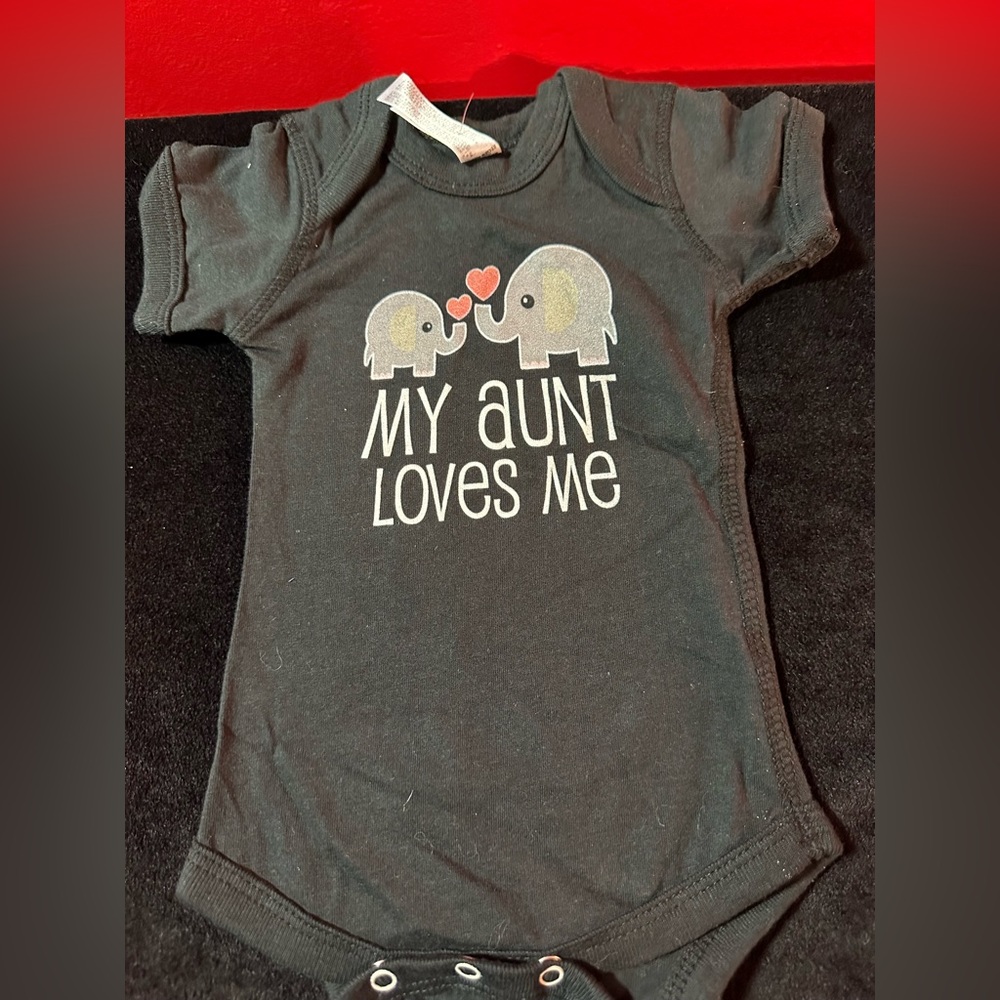 Newborn Onsie. MY AUNT LOVES ME 🥰